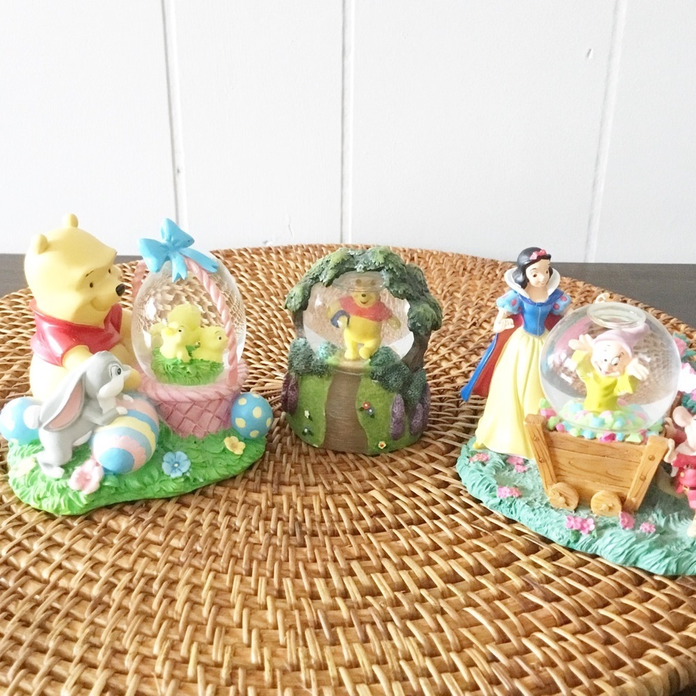 Vintage Disney Snow White And Pooh Mini Snow Globes